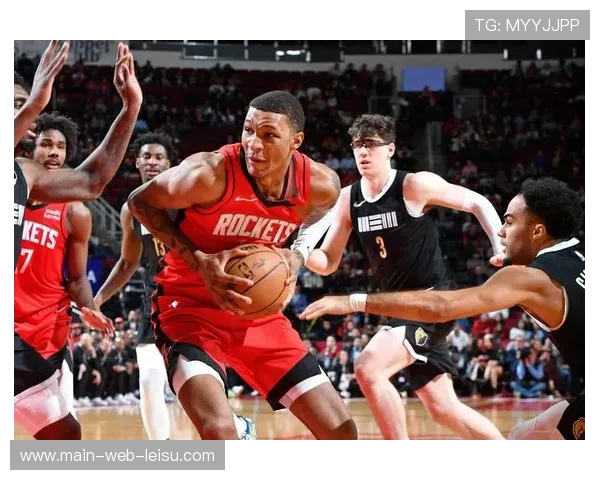 火箭史密斯三分6中3，队友外线16中4命中率低迷